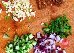 麻辣蒜香牛肉炒面～的做法图解1