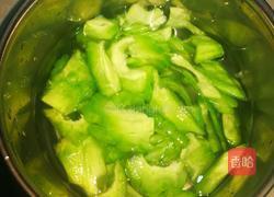 苦瓜炒蛋的做法图解1