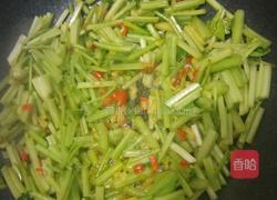 芹菜炒银耳的做法图解5