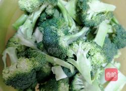 蒜蓉西蓝花的做法图解1
