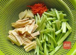 腐竹炒芹菜的做法图解5