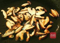 海带香菇豆汤的做法图解1