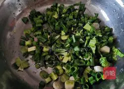 Illustration of how to make fragrant scallion pancake 1