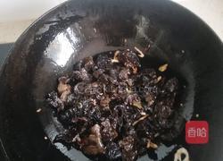 白菜片炒木耳的做法图解5