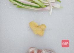 炸香味猪肉的做法图解1