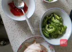 Easy recipe for stir-fried bitter melon with pickled pepper 1