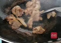 Illustration of how to make fried bitter gourd with pickled peppers 2