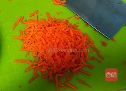 胡萝卜肉饺子的做法图解2