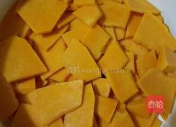 芝麻南瓜饼的做法图解1