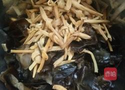 炖四宝（香菇木耳黄花腐竹）的做法图解1