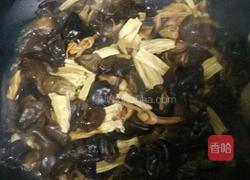 炖四宝（香菇木耳黄花腐竹）的做法图解8
