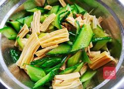 炝拌腐竹黄瓜的做法图解6