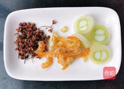 炝拌腐竹黄瓜的做法图解2