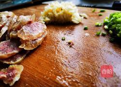 蒜蓉香肠的做法图解1