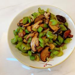 香菇西芹的做法[图]
