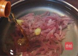 皮蛋瘦肉粥的做法图解2