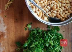 芥菜炒豆的做法图解2