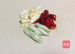 干煸五花肉炒花菜的做法图解2