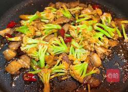 干煸五花肉炒花菜的做法图解7