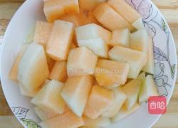 哈密瓜捞汁鸡翅的做法图解1