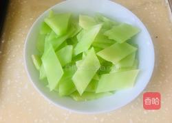清炒莴笋的做法图解1