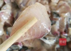 爆炒草鱼片的做法图解3