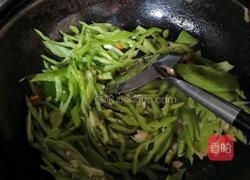 肉丝炒鱼面的做法图解9