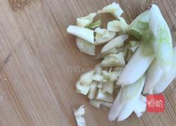 咖喱鸡肉土豆的做法图解1