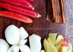 杏鲍菇鸡翅煲的做法图解1