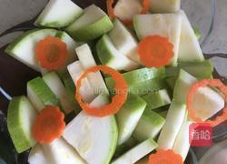 西葫芦黑木耳炒肉片的做法图解1