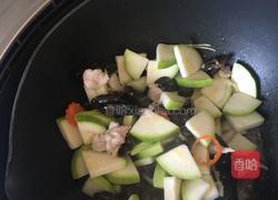 西葫芦黑木耳炒肉片的做法图解7