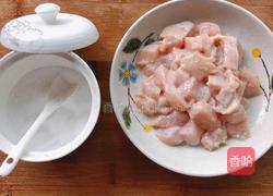 家常尖椒鸡丁的做法图解1