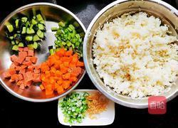 什锦酱油炒饭的做法图解2