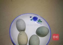 凉调变蛋的做法图解1
