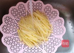 干煸双色土豆丝的做法图解3