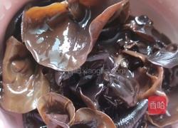 黑木耳蒸猪腰的做法图解1