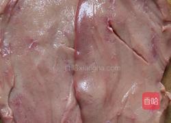 黑木耳蒸猪腰的做法图解2