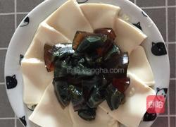 皮蛋豆腐的做法图解3