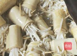 金针菇豆皮卷的做法图解3