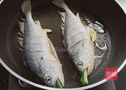 香煎黄鱼的做法图解4