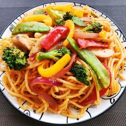 鲜蔬炒意面的做法[图]