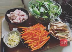 青蒜苗炒肉片的做法图解1