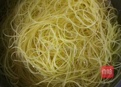 肉汤米线的做法图解1