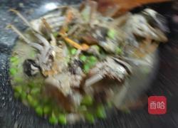 毛豆炒螃蟹的做法图解11