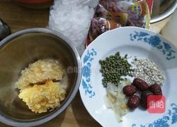 银耳绿豆汤的做法图解1