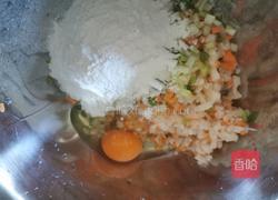 胡萝卜莲藕饼的做法图解2