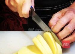 土豆条烧西兰花的做法图解2