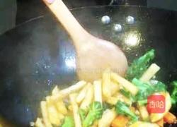 土豆条烧西兰花的做法图解13