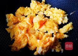 鸡蛋炒西红柿的做法图解3