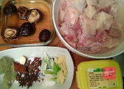 香菇黄焖鸡的做法图解1